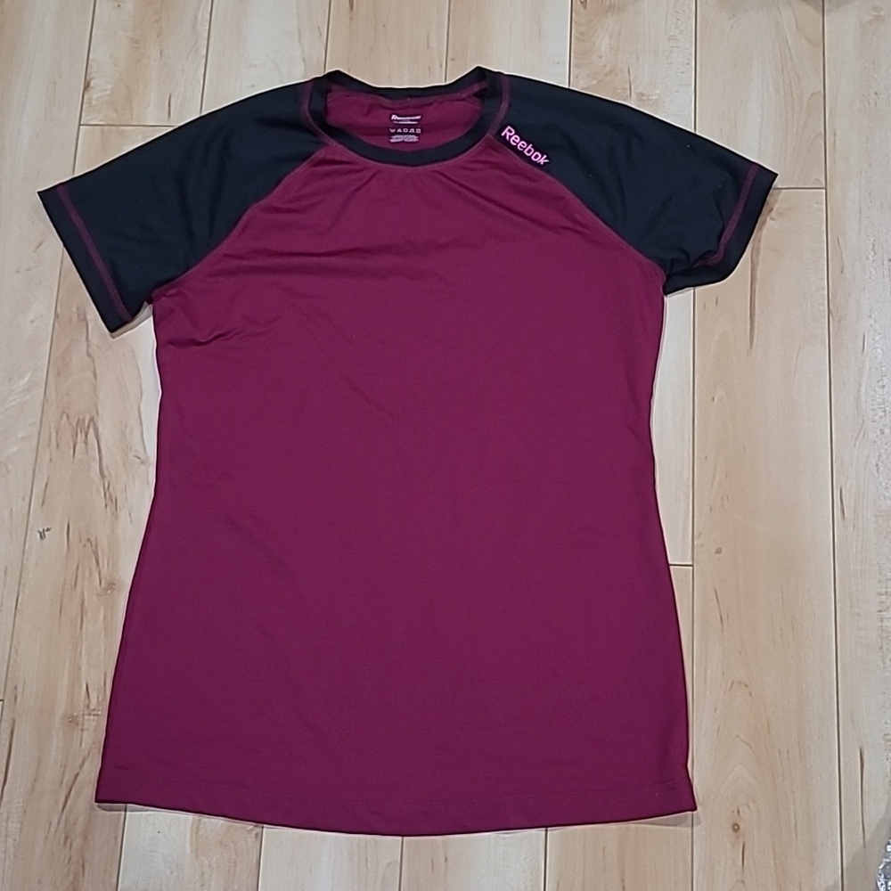 Reebok women's size medium shirt